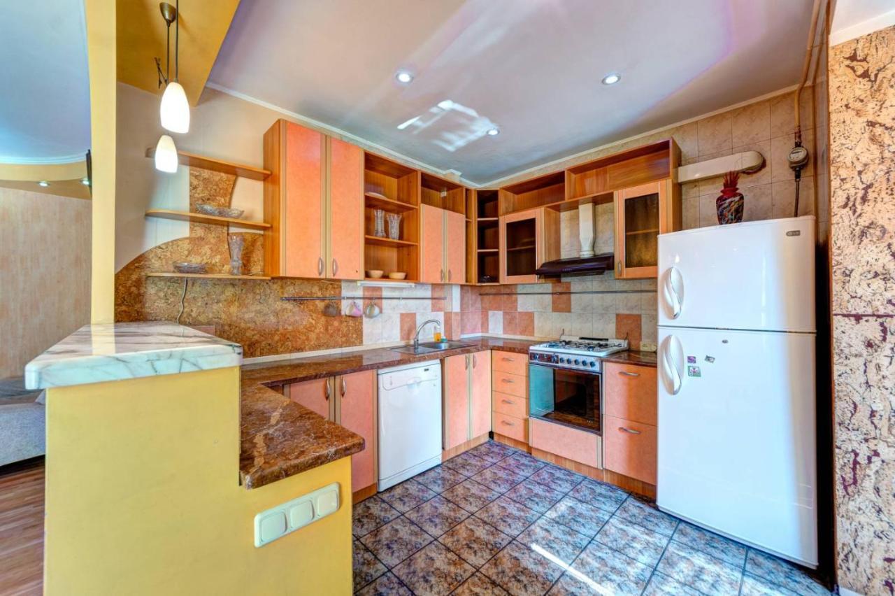 Three-Room Apartment Near Ocean Plaza Kiev Exterior foto