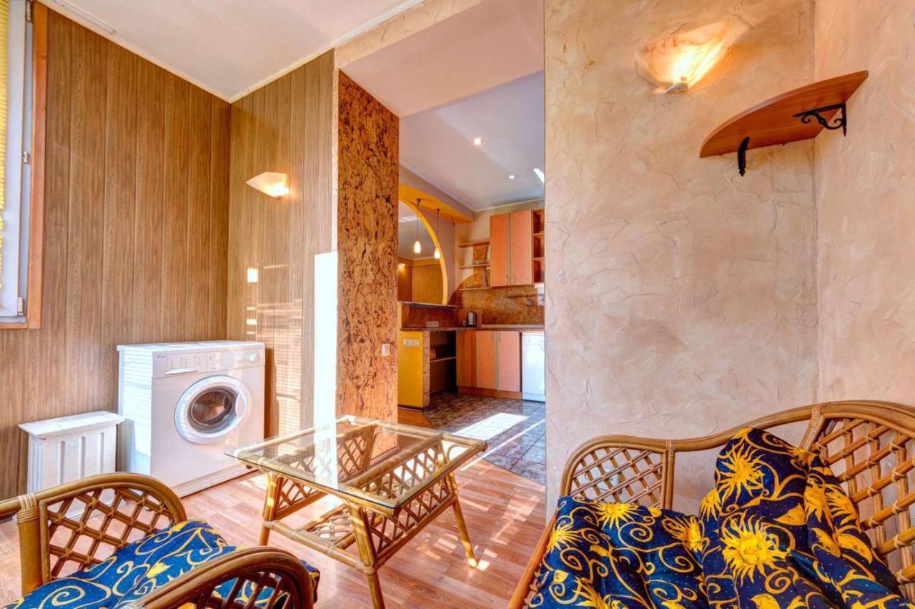 Three-Room Apartment Near Ocean Plaza Kiev Exterior foto