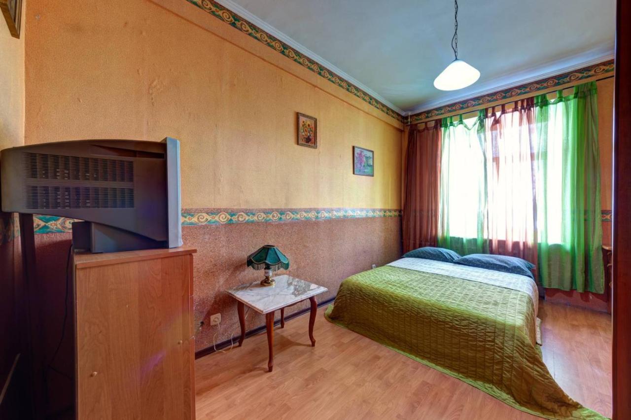 Three-Room Apartment Near Ocean Plaza Kiev Exterior foto